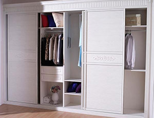 臥室衣柜是移門好還是平開門好？