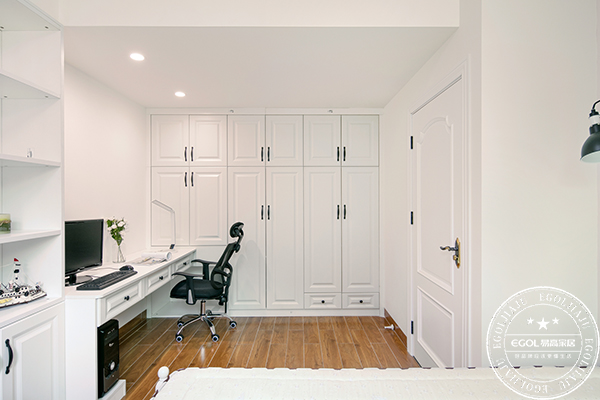 全屋定制96m&sup2;小三房如何在不經(jīng)意間隔出辦公區(qū)？